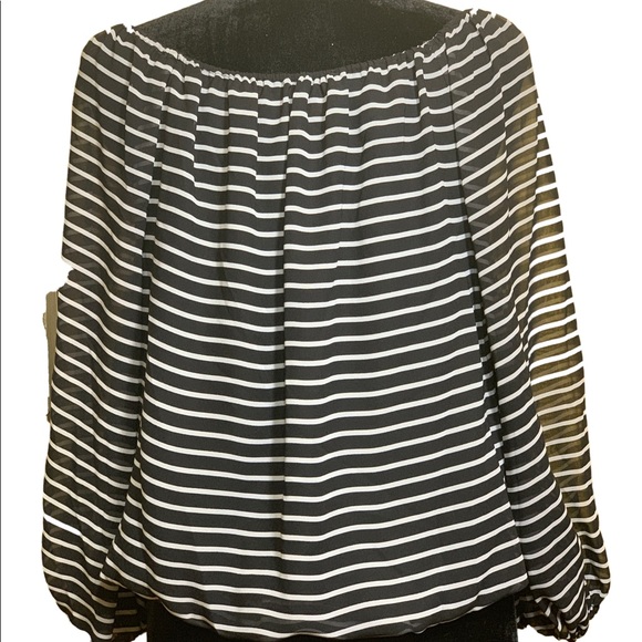 💥2 for $20💥Vince Camuto sheer striped blouse 🔥 - Picture 2 of 3